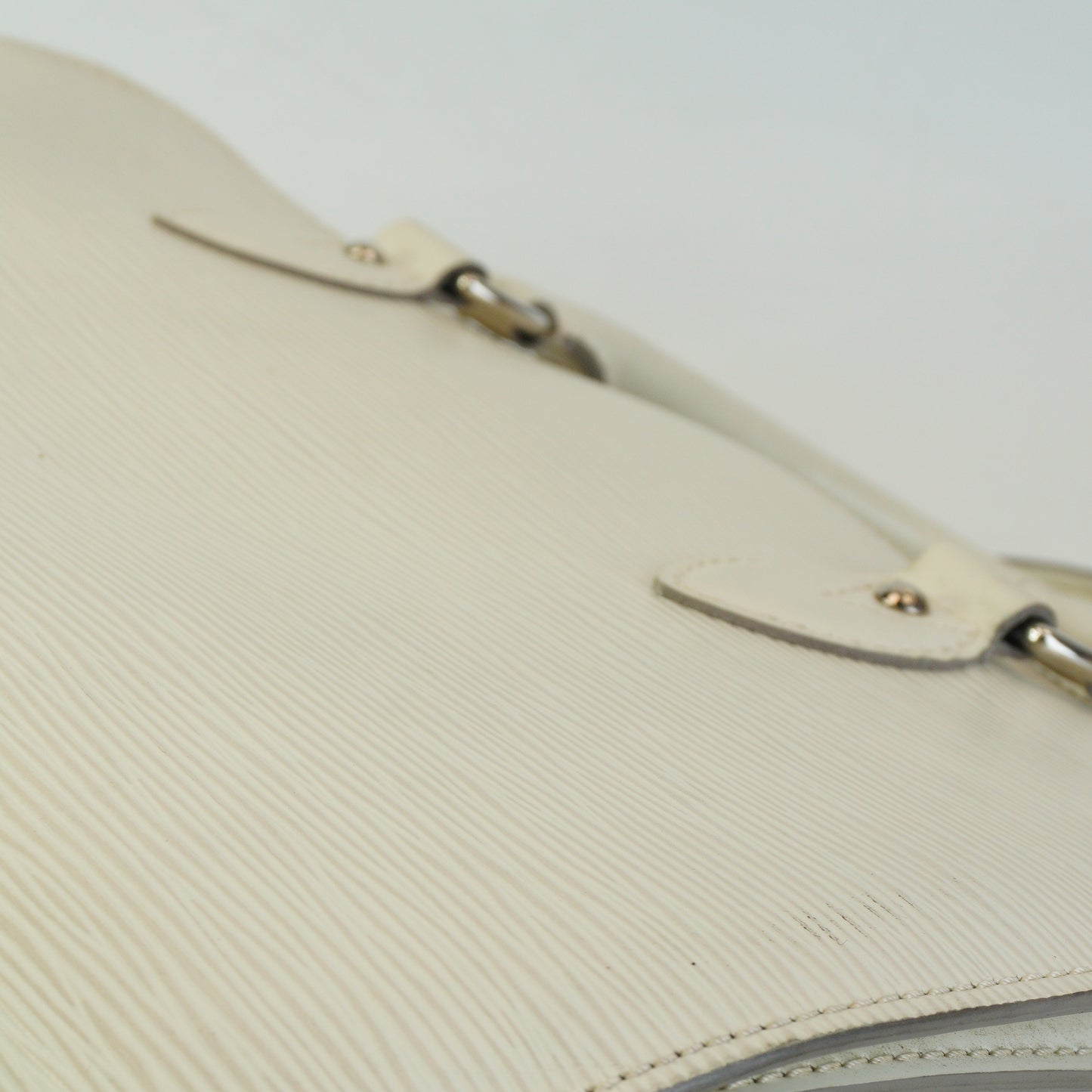 Louis Vuitton	Pont-Neuf PM Handbag White SHW