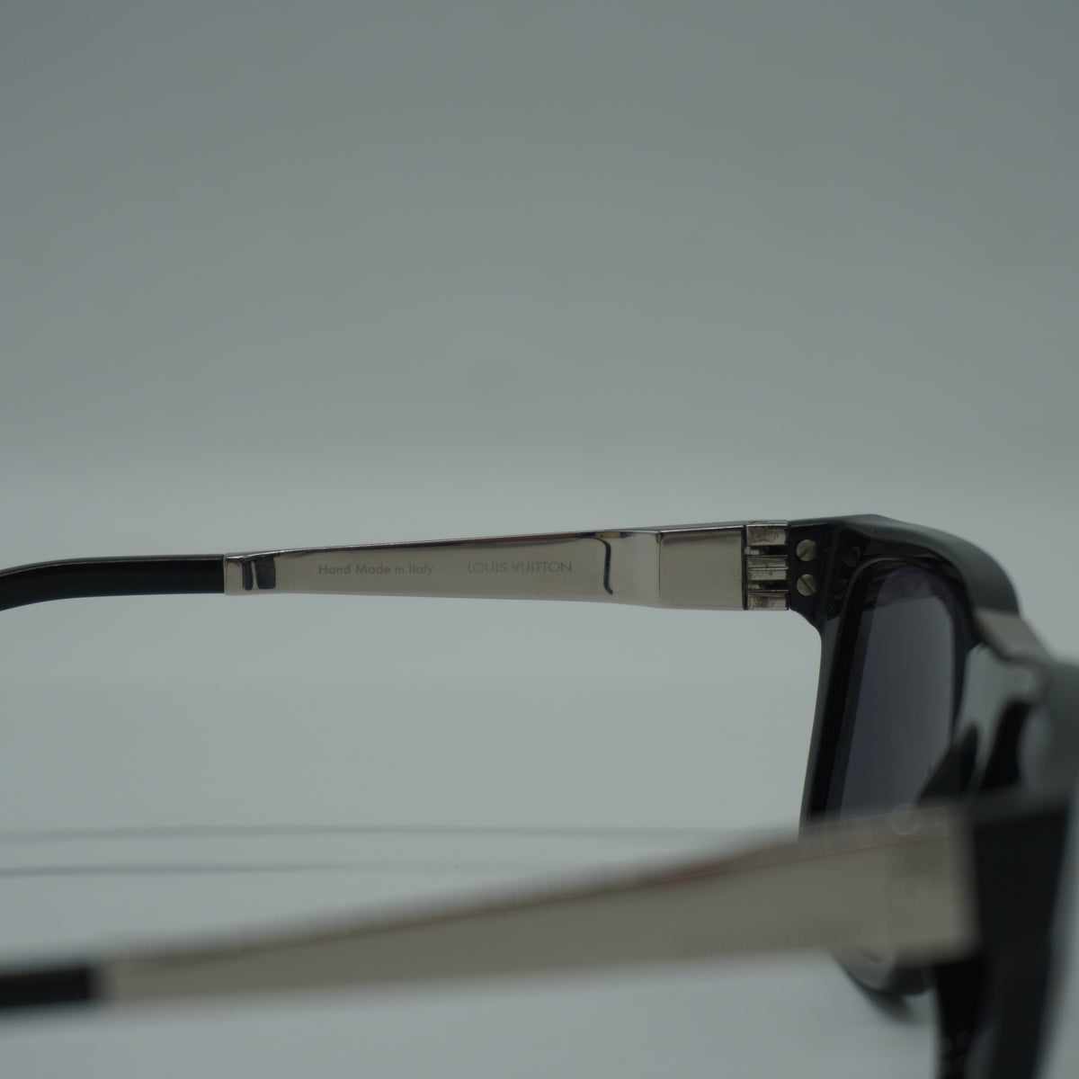 Louis Vuitton	Z0645W Shade