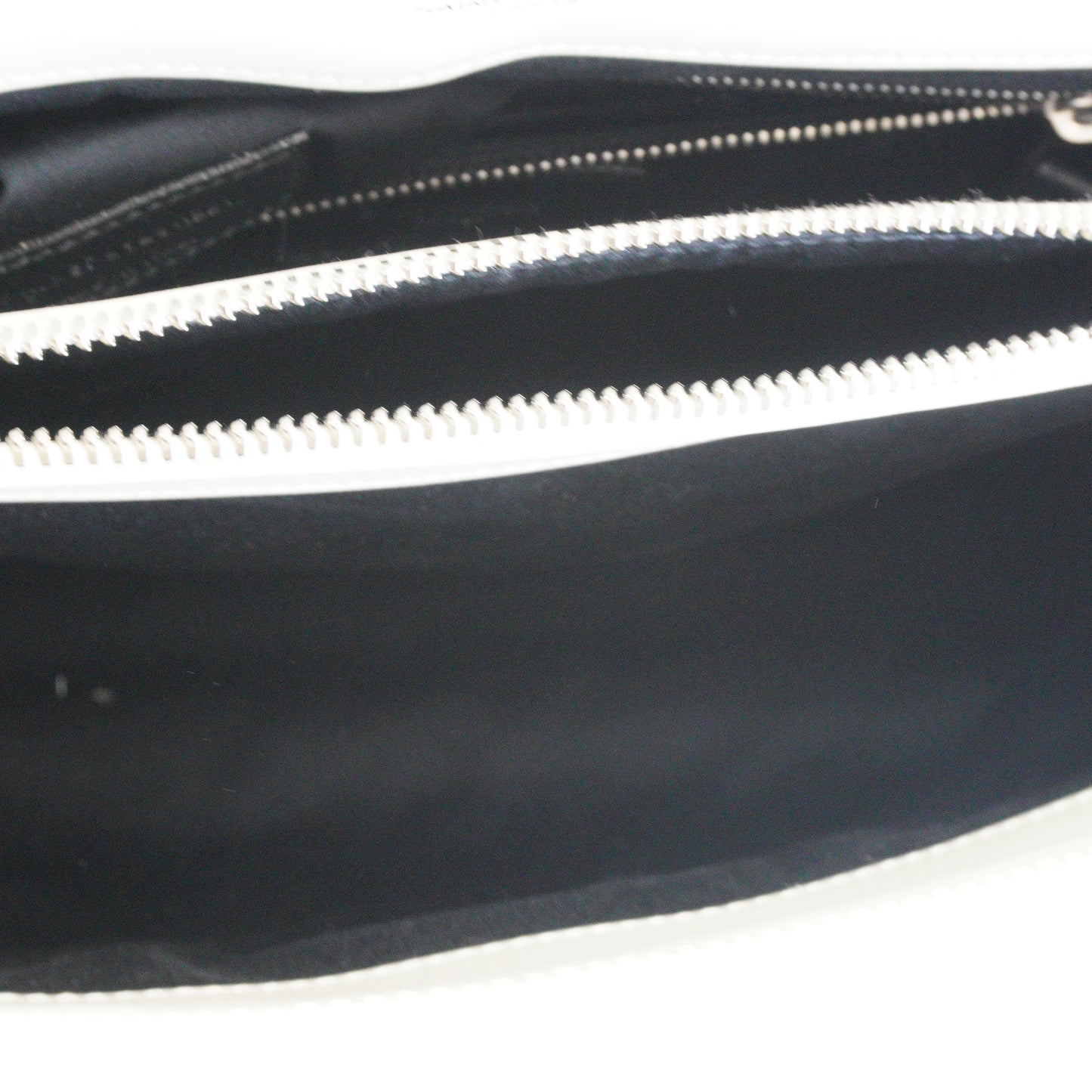 YSL	Loui Lou Shoulder Bag White Medium SHW