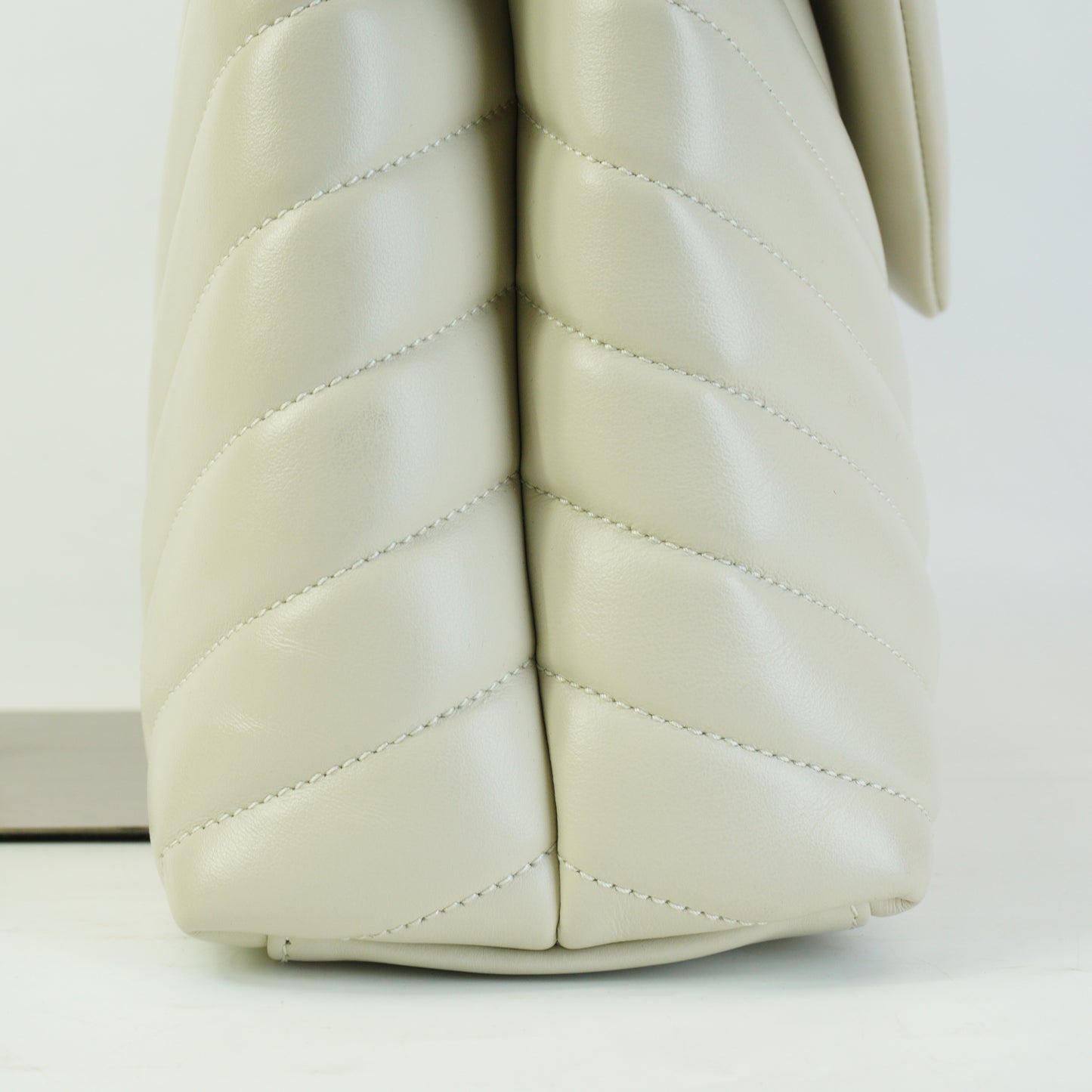 YSL	Loui Lou Shoulder Bag White Medium SHW