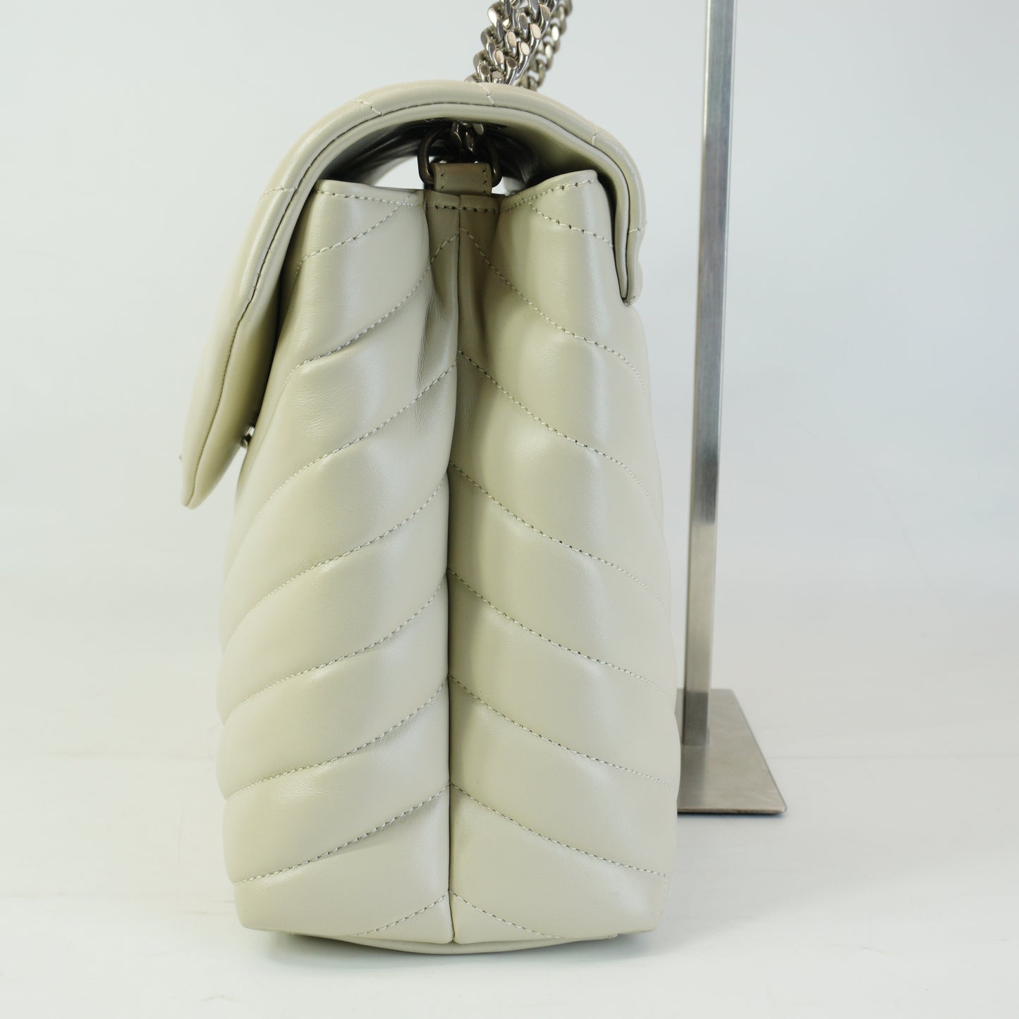 YSL	Loui Lou Shoulder Bag White Medium SHW