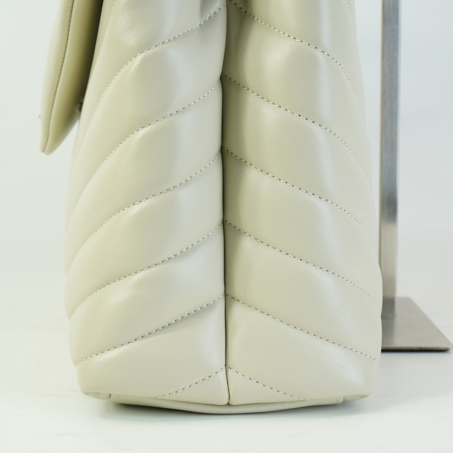 YSL	Loui Lou Shoulder Bag White Medium SHW