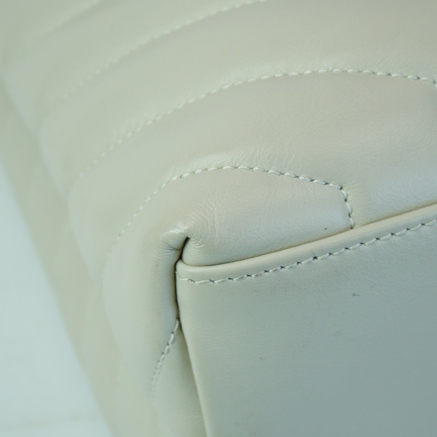 YSL	Loui Lou Shoulder Bag White Medium SHW