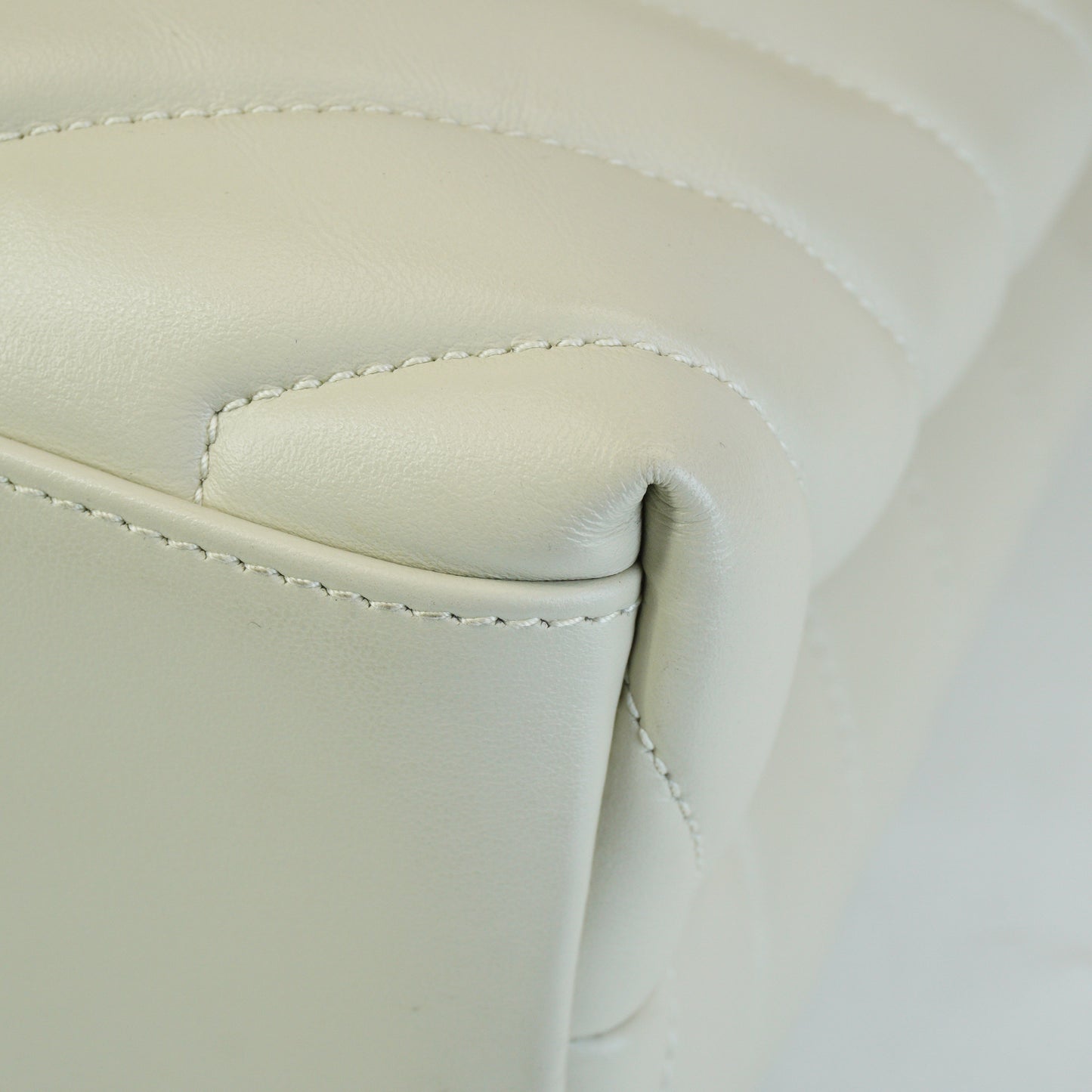 YSL	Loui Lou Shoulder Bag White Medium SHW