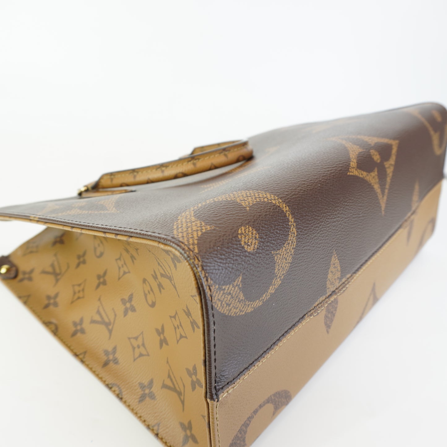 Louis Vuitton	On The Go MM GHW