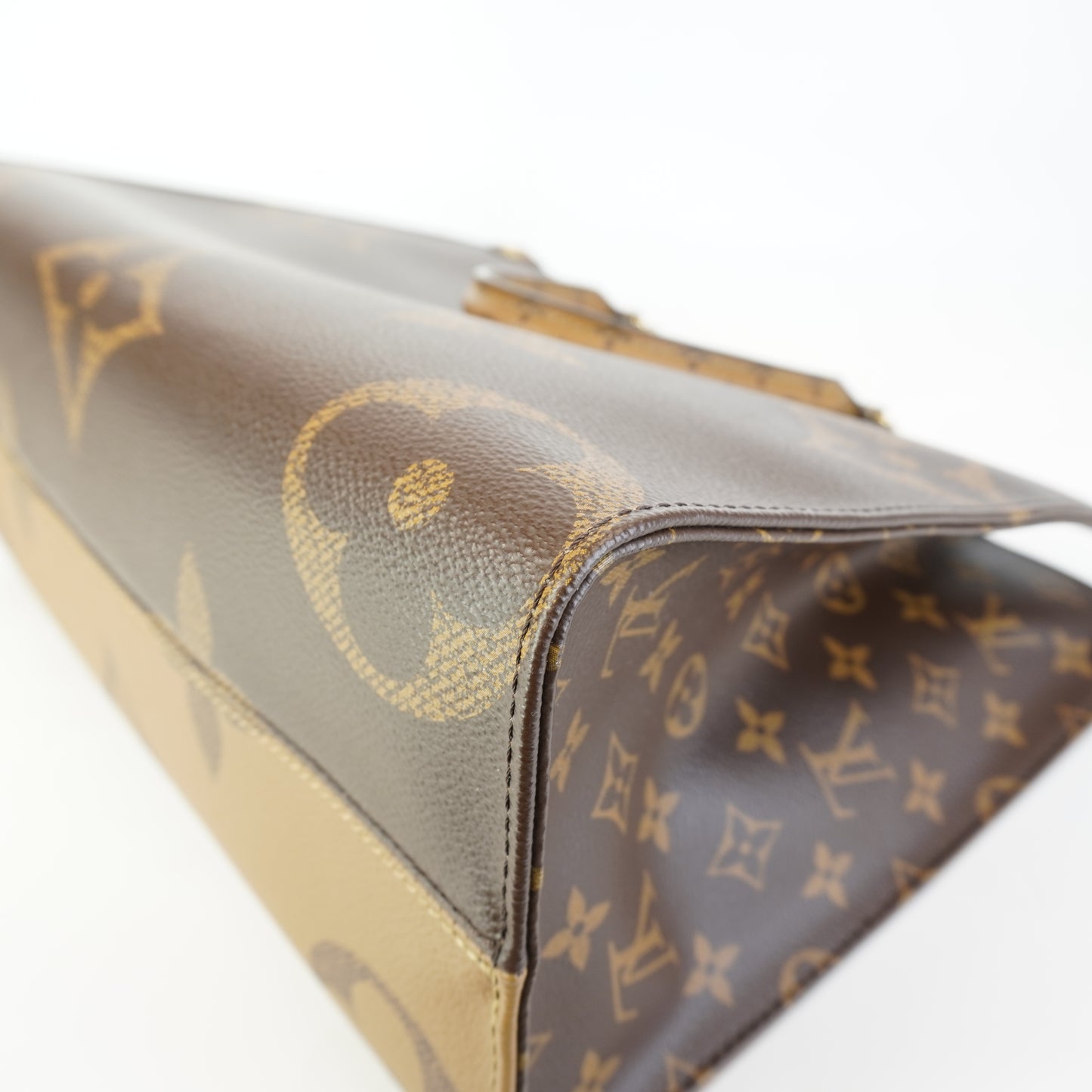 Louis Vuitton	On The Go MM GHW