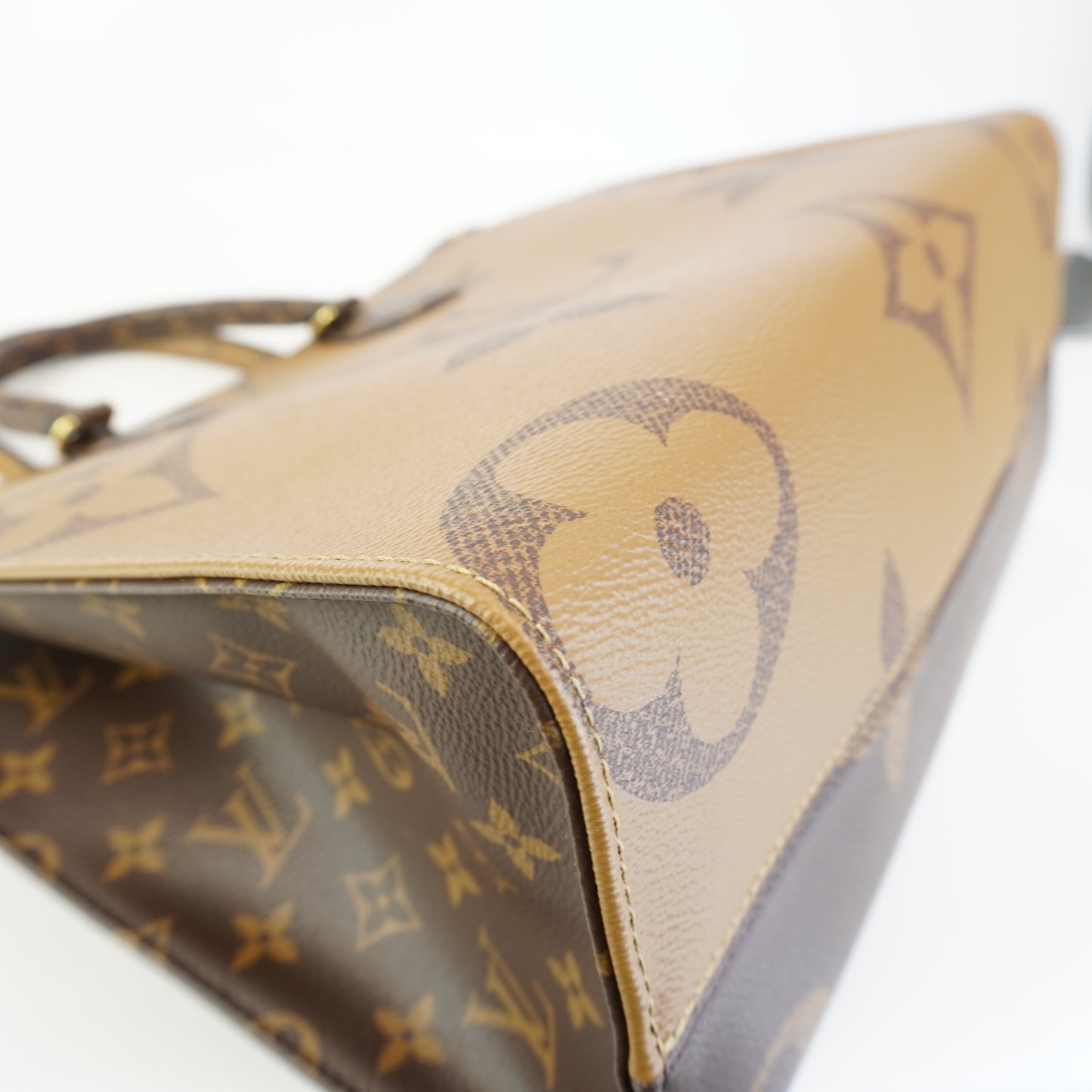 Louis Vuitton	On The Go MM GHW