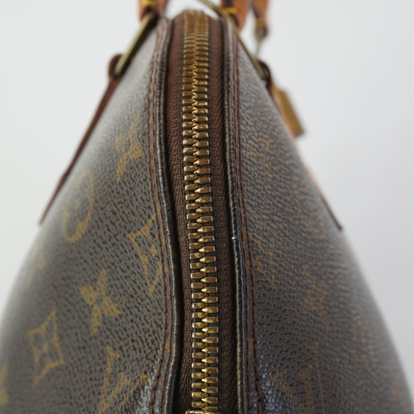 Louis Vuitton	Alma Mono