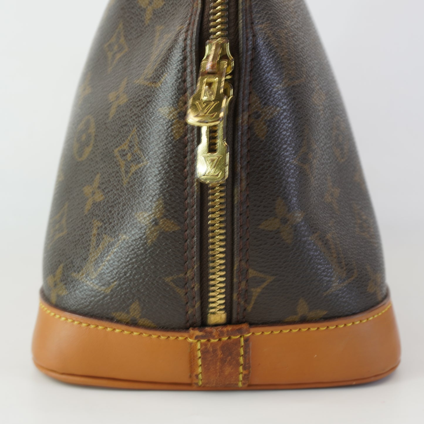 Louis Vuitton	Alma Mono