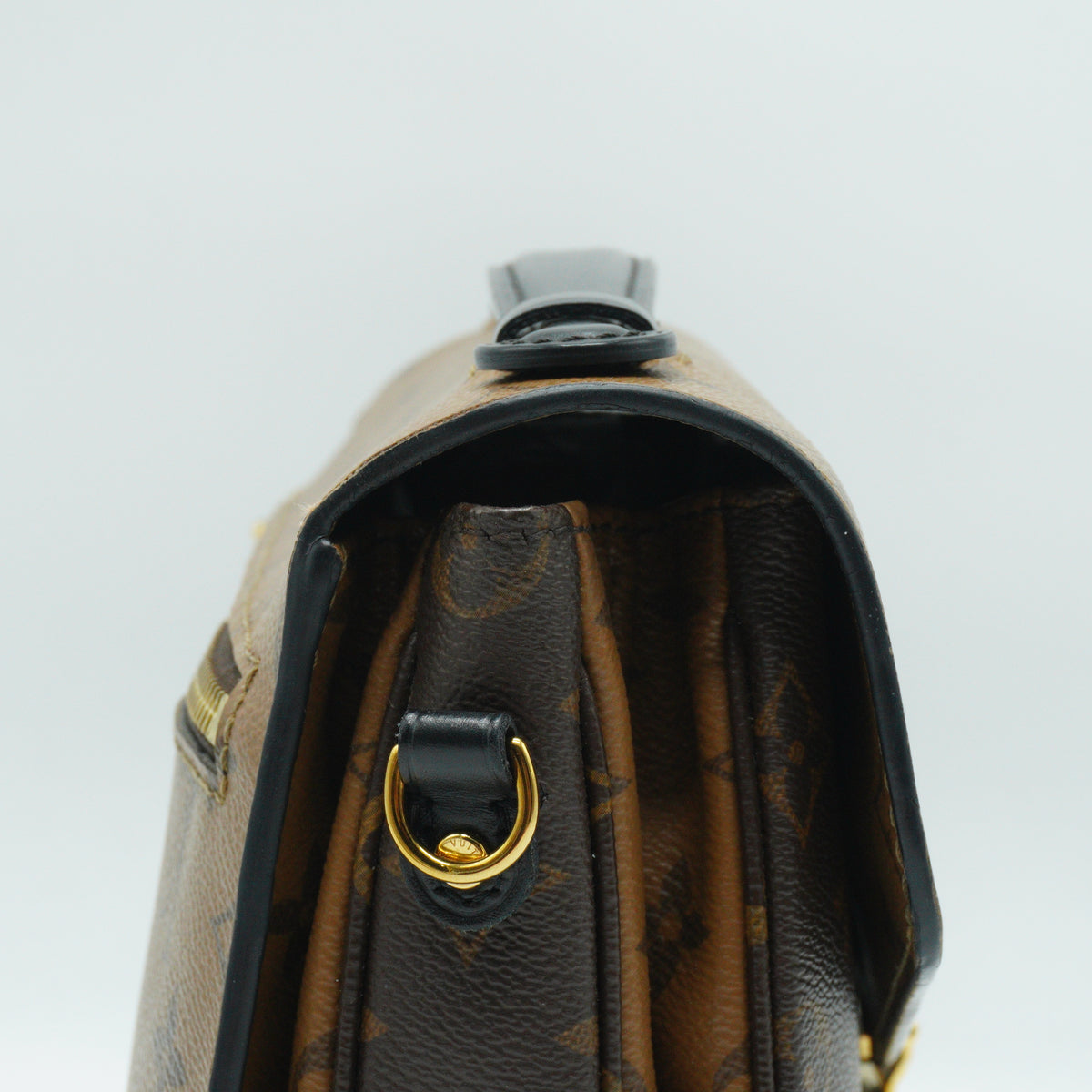 Louis Vuitton	Pochette Métis Medium monogram reverse GHW
