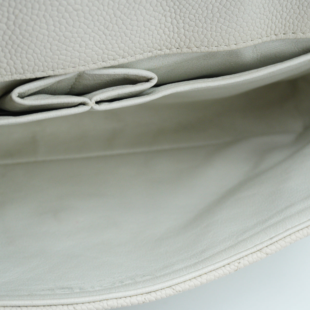 Chanel	2.55 Reissue Small Flap Bag White MW