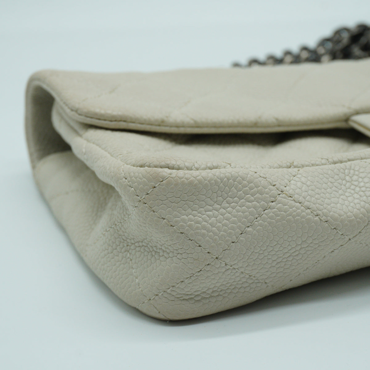 Chanel	2.55 Reissue Small Flap Bag White MW