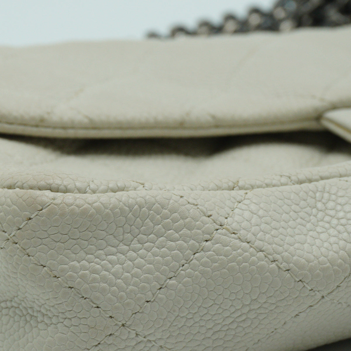 Chanel	2.55 Reissue Small Flap Bag White MW