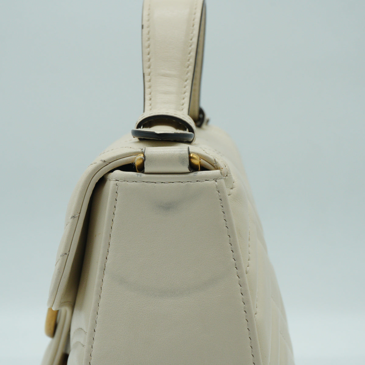 Gucci	GG Marmont Matelasse Top Handle Bag White GHW