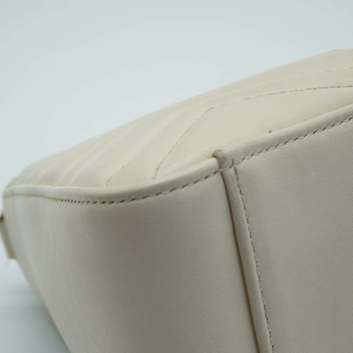 Gucci	GG Marmont Matelasse Top Handle Bag White GHW