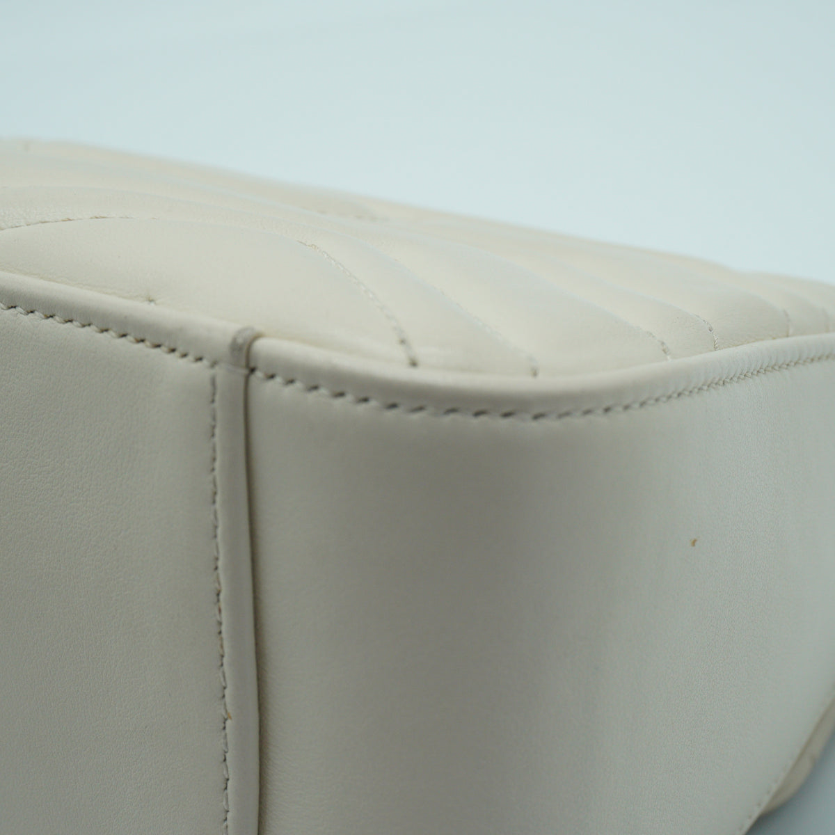 Gucci	GG Marmont Matelasse Top Handle Bag White GHW