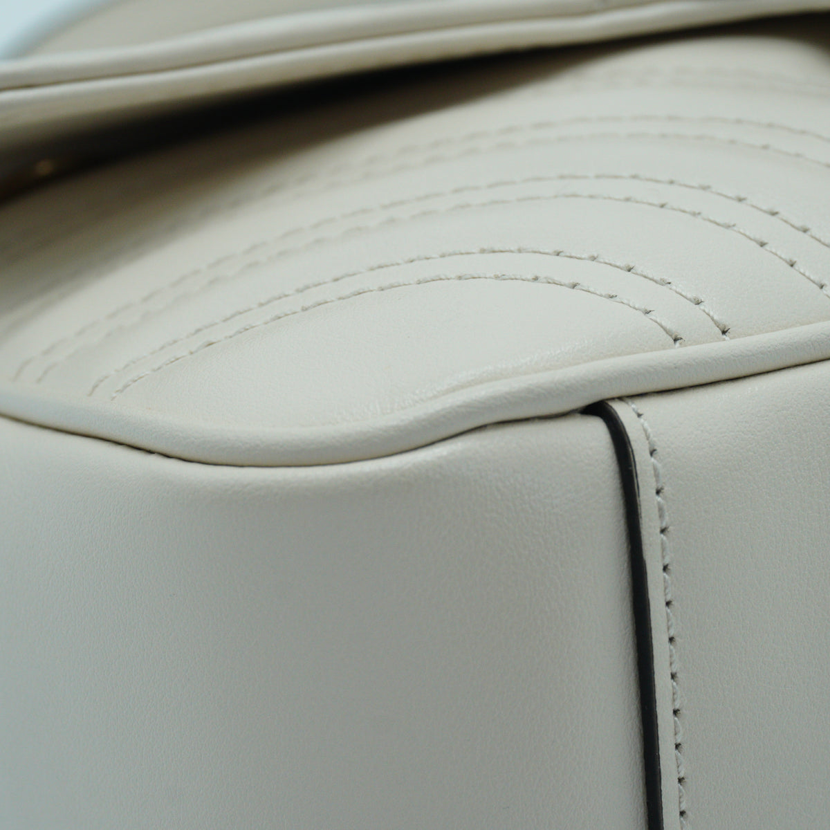 Gucci GG Marmont Matelassé Flap Shoulder Bag White GHW