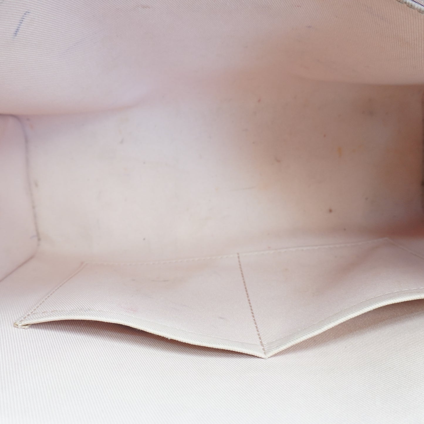 Louis Vuitton	Bond Street Bag