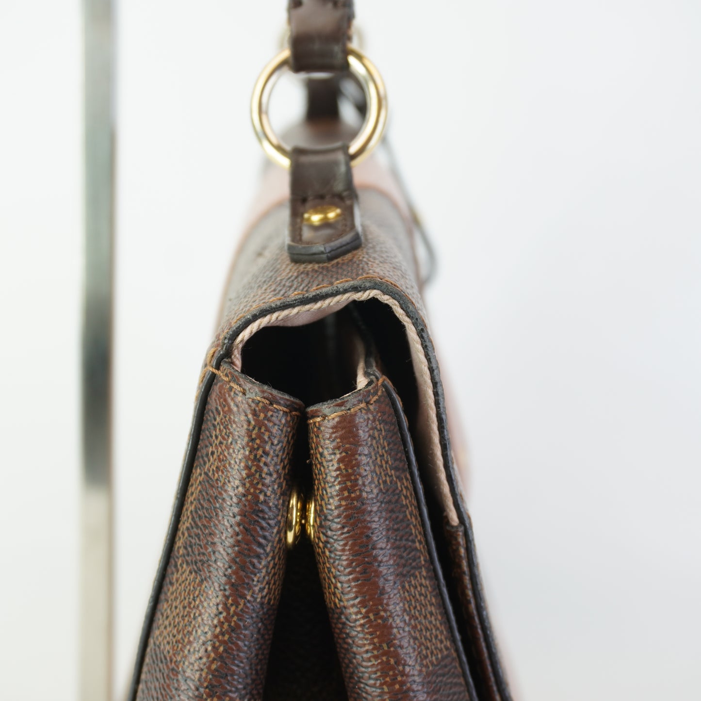 Louis Vuitton	Bond Street Bag