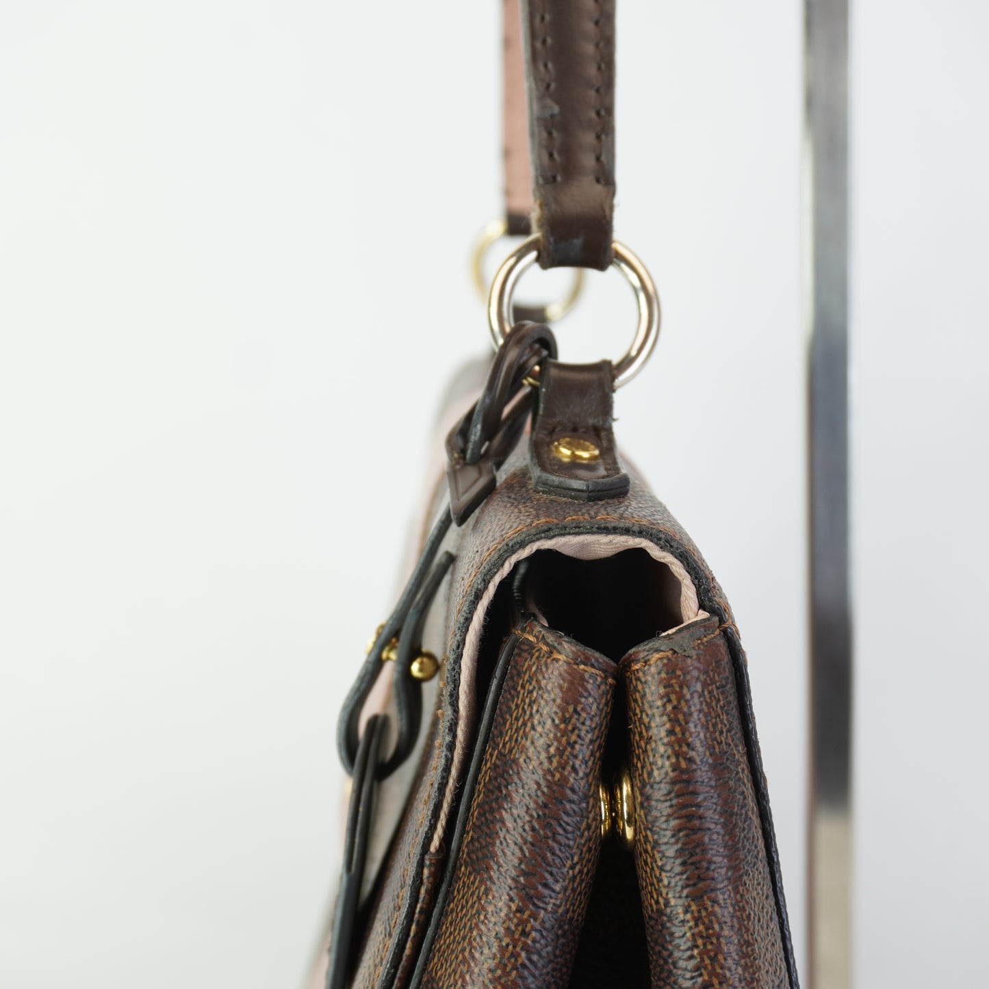 Louis Vuitton	Bond Street Bag