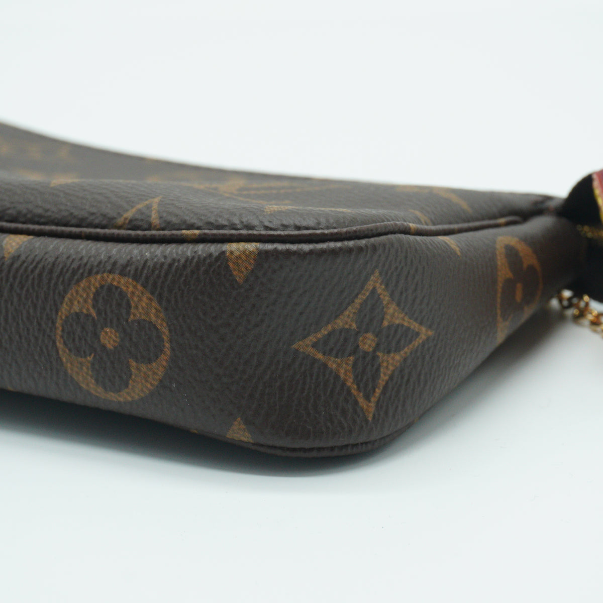 Louis Vuitton	Pochette Accesoires Monogram Mini GHW