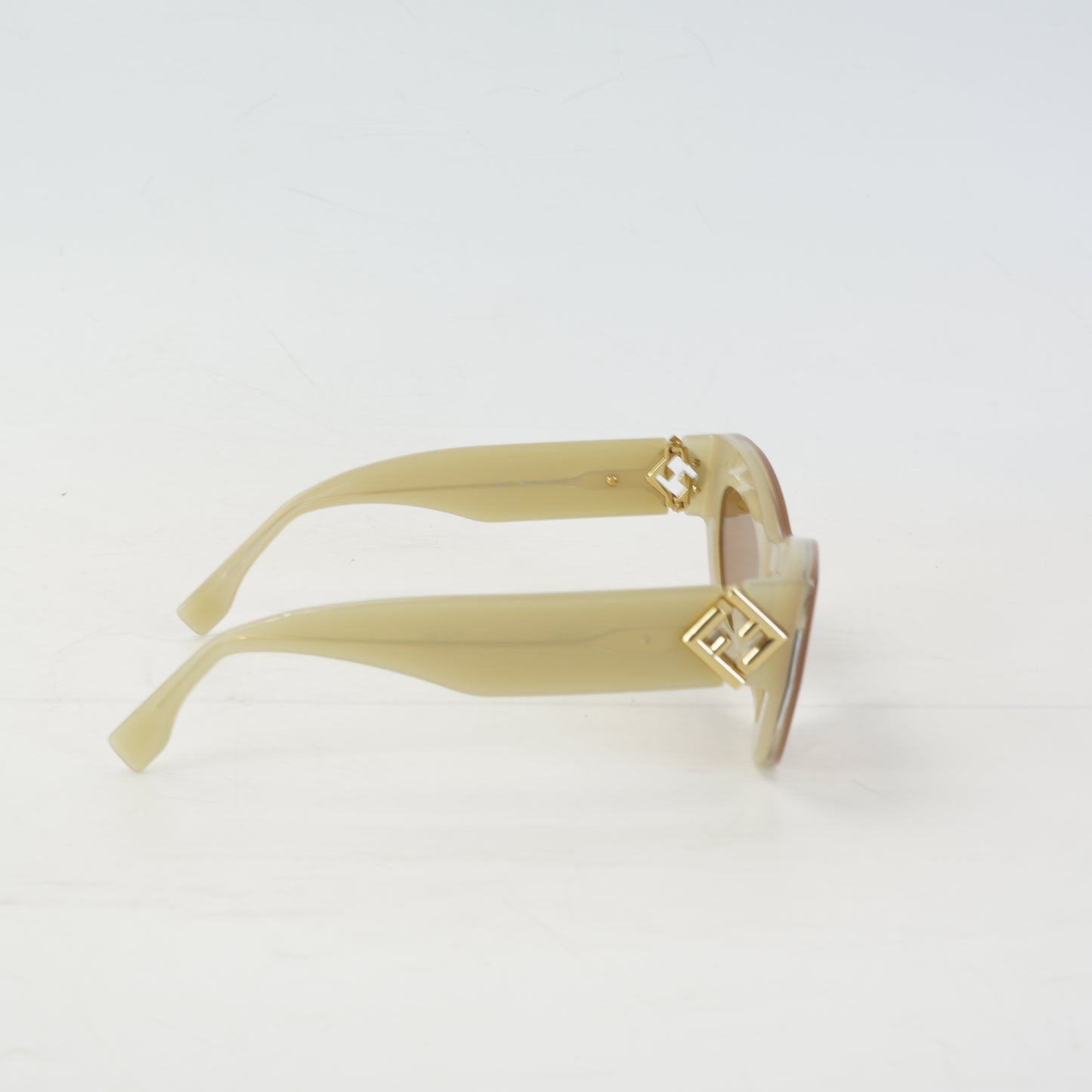 Fendi FF Diamonds FE401461 Sunglasses