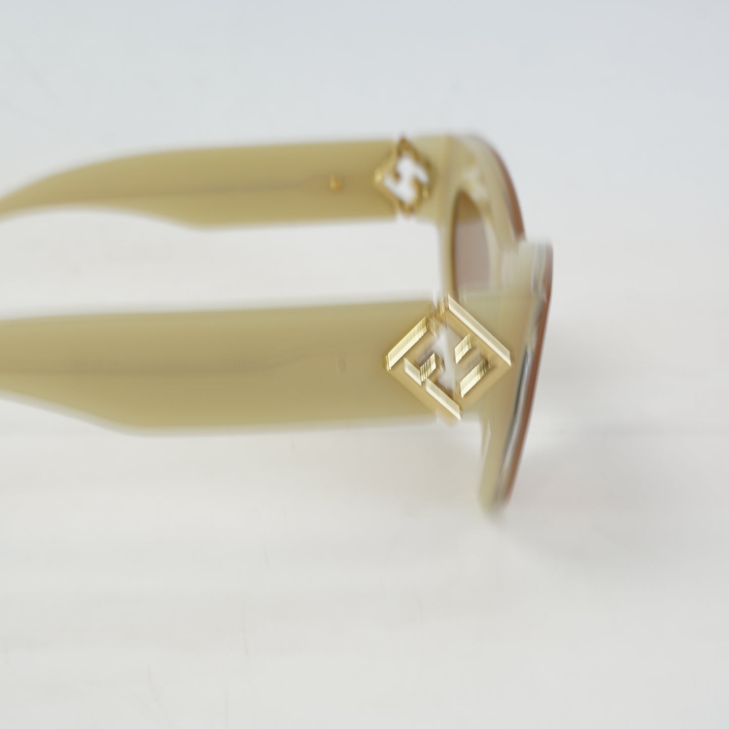 Fendi FF Diamonds FE401461 Sunglasses