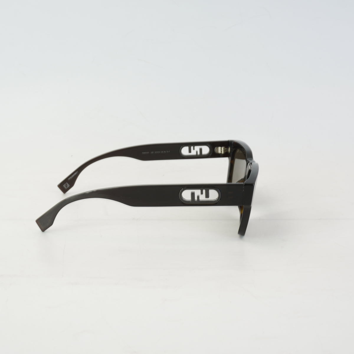 Fendi O'Lock FE401071 Sunglasses
