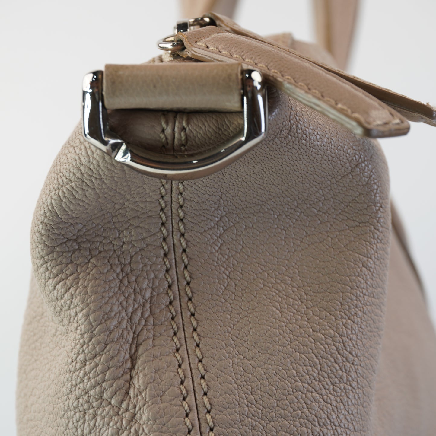 Givenchy Nightangle Beige