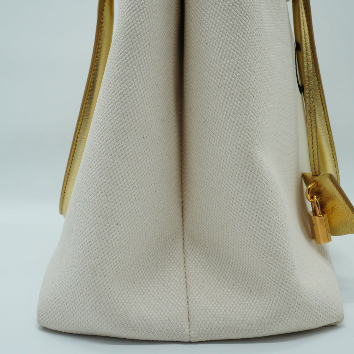 Celine	Horizontal Cabas Celine in Textile and Calfskin Metallic Gold GHW