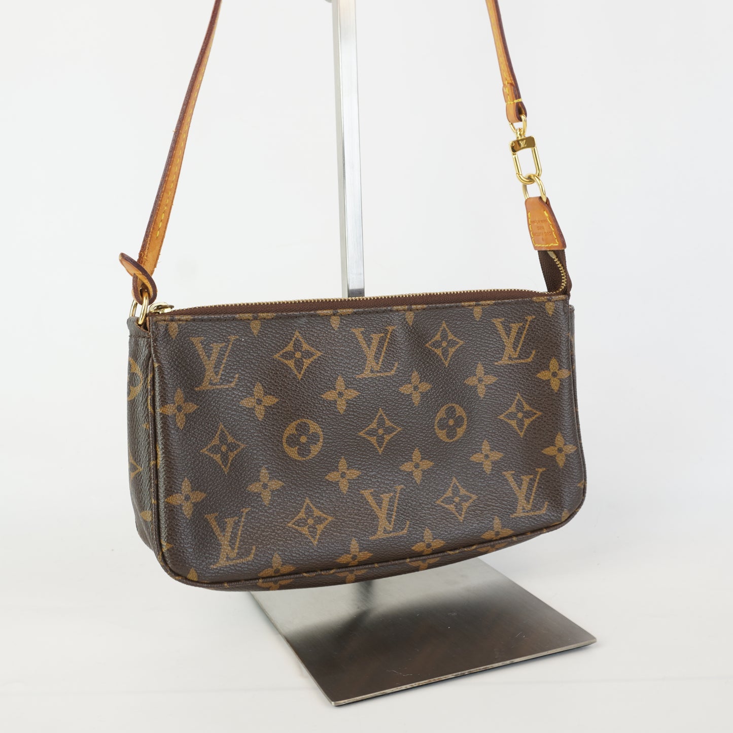 Louis Vuitton	Pochette Mono