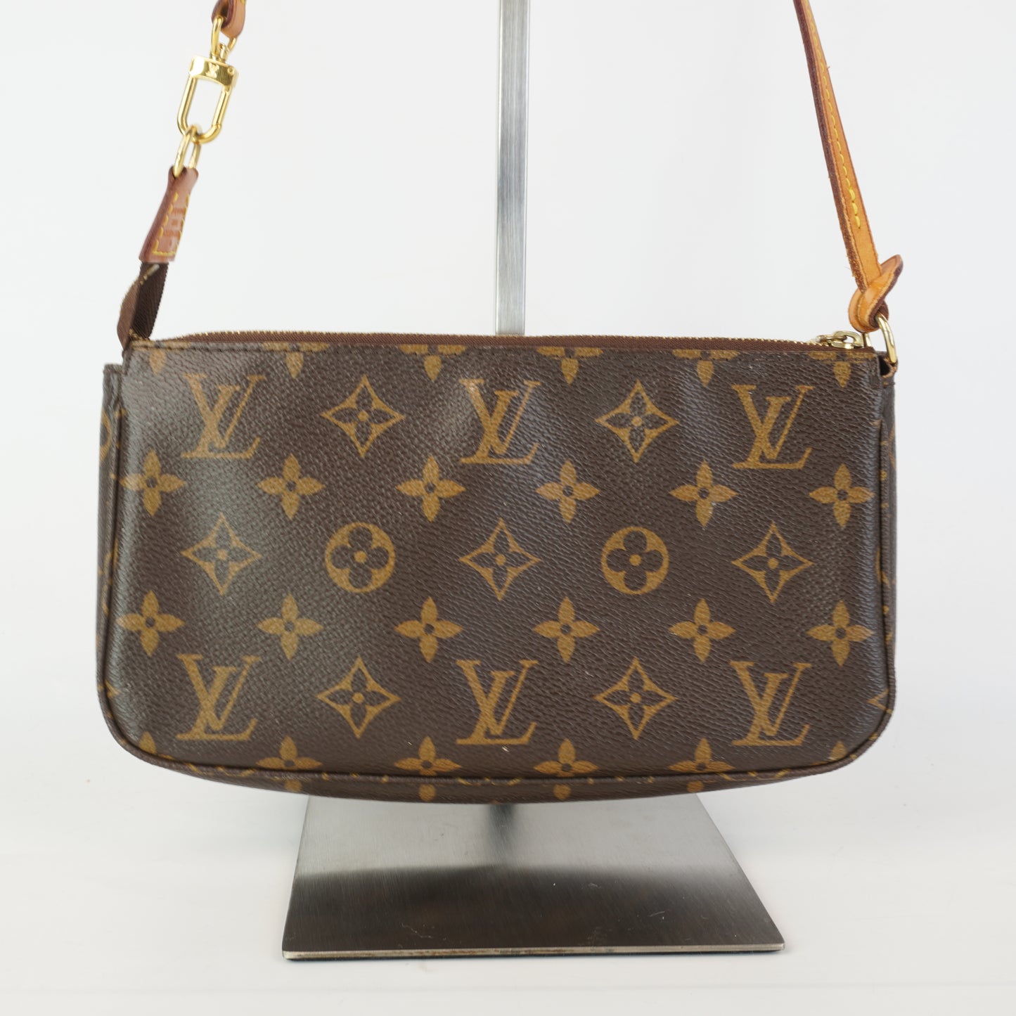 Louis Vuitton	Pochette Mono