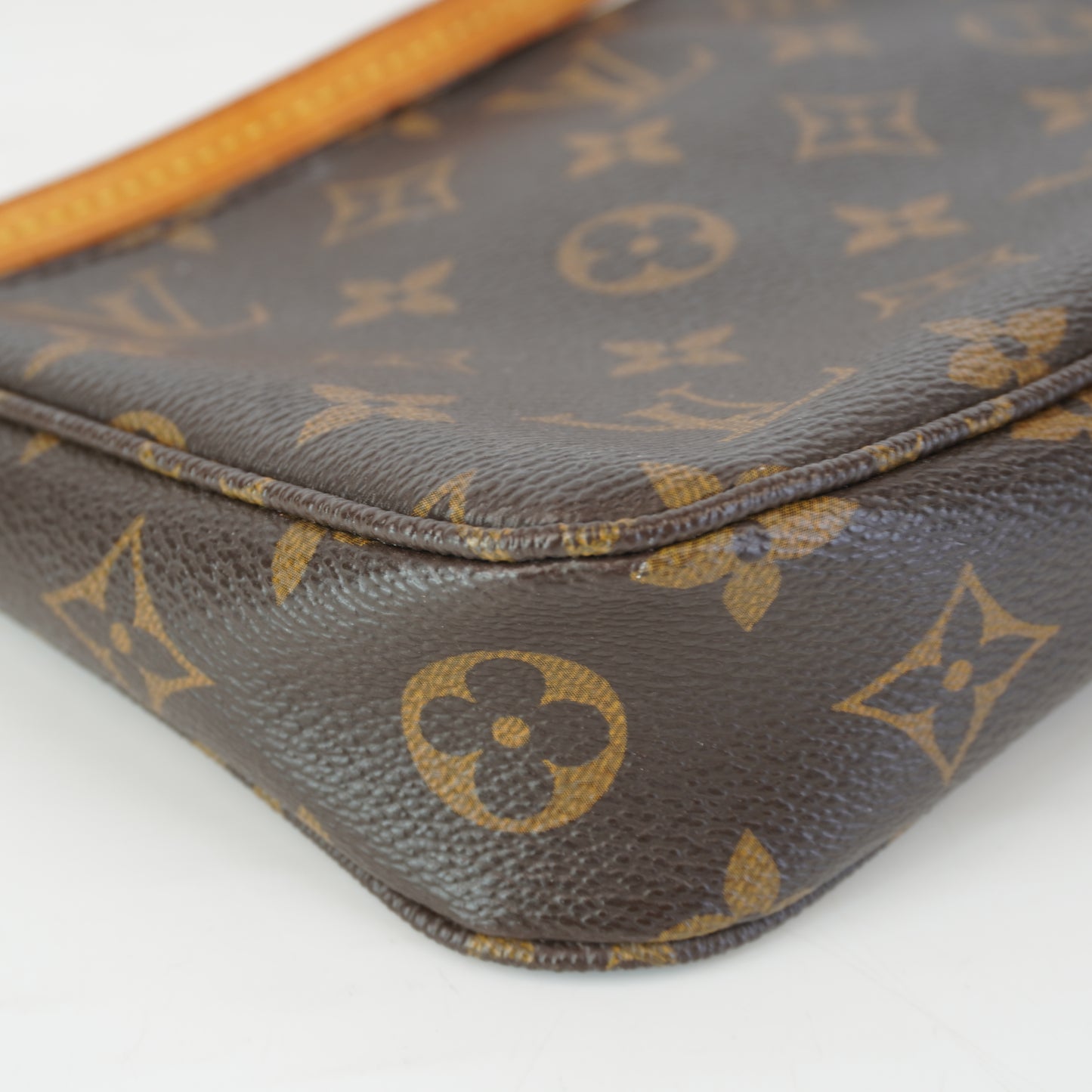 Louis Vuitton	Pochette Mono
