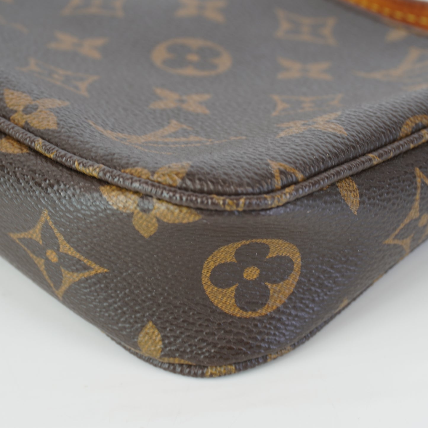 Louis Vuitton	Pochette Mono