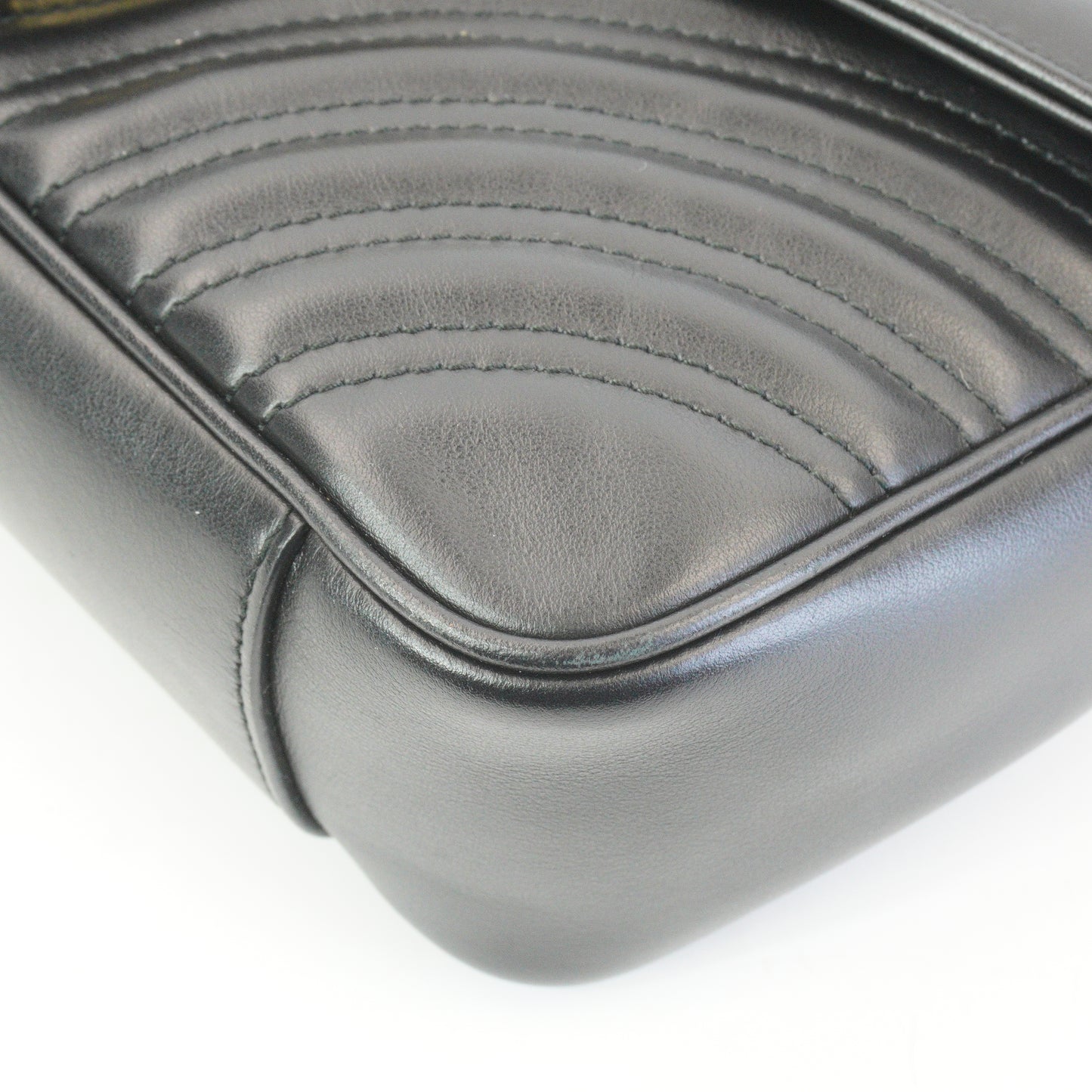 Gucci Marmont Matlasse Shoulder Bag Black GHW Medium