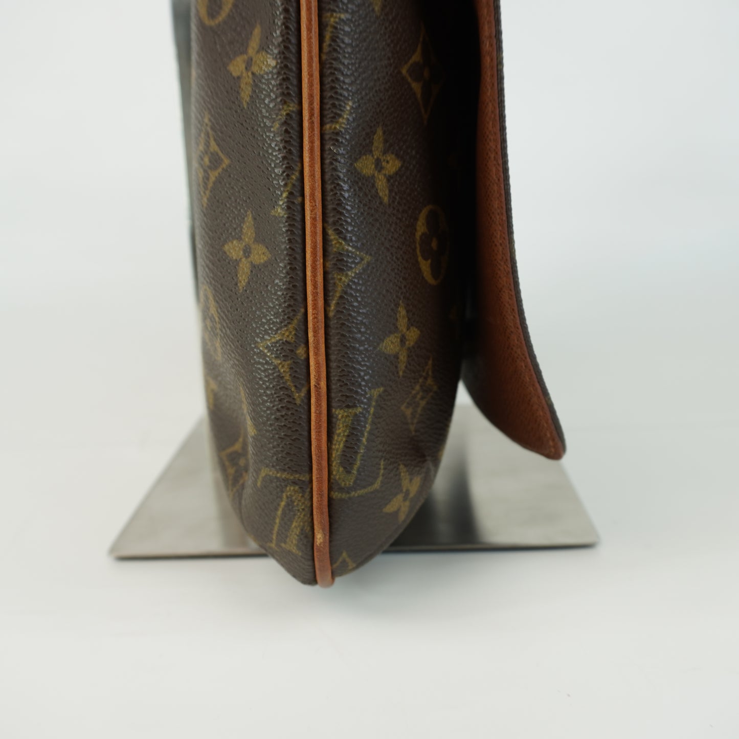 Louis Vuitton	Monogram Mussette