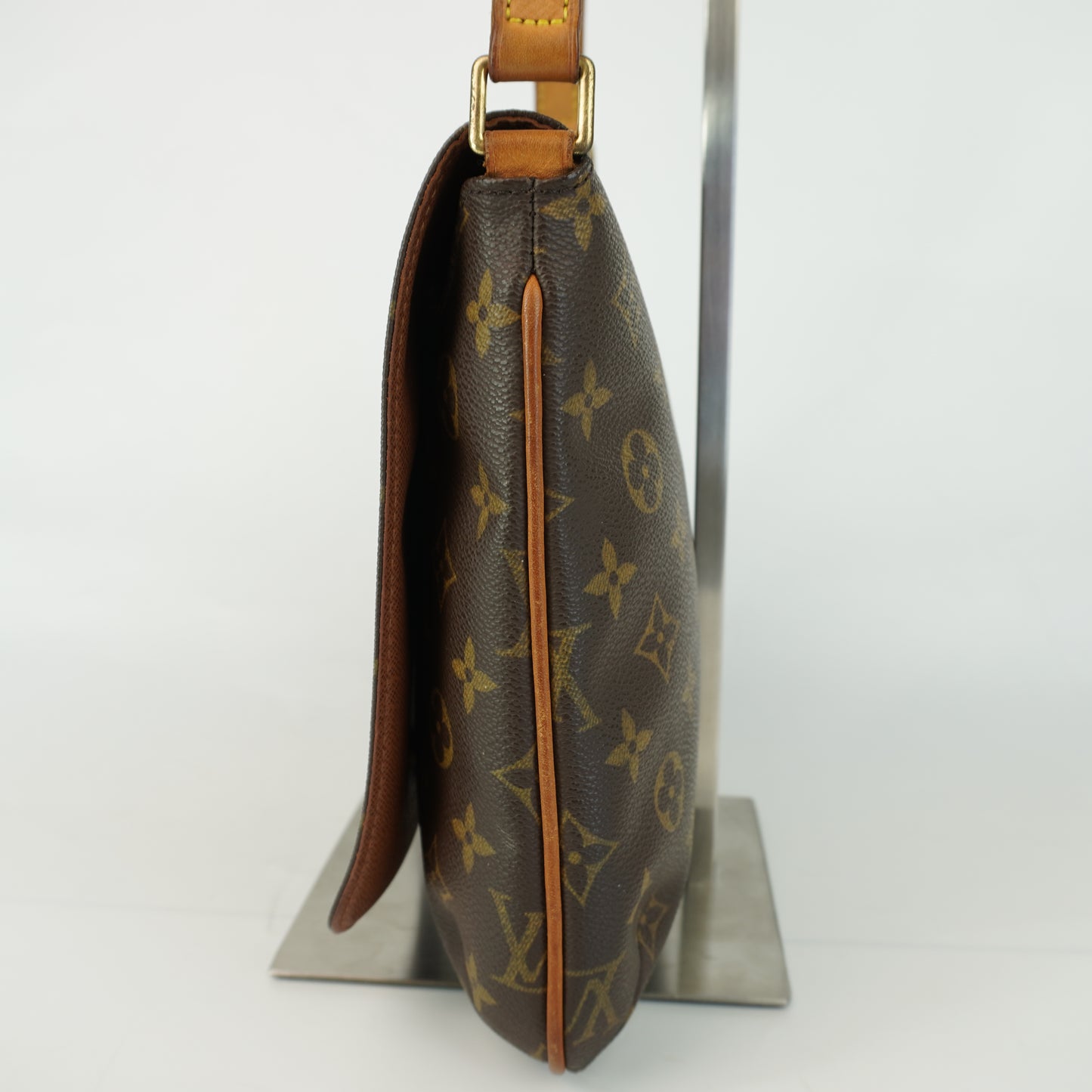 Louis Vuitton	Monogram Mussette