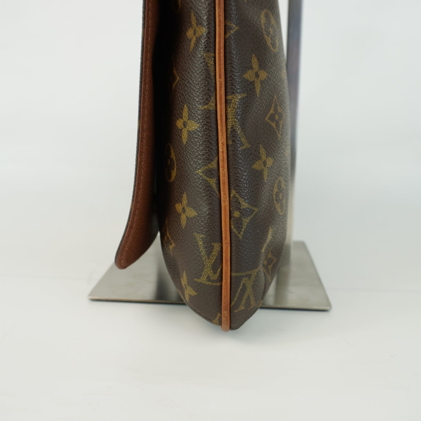 Louis Vuitton	Monogram Mussette