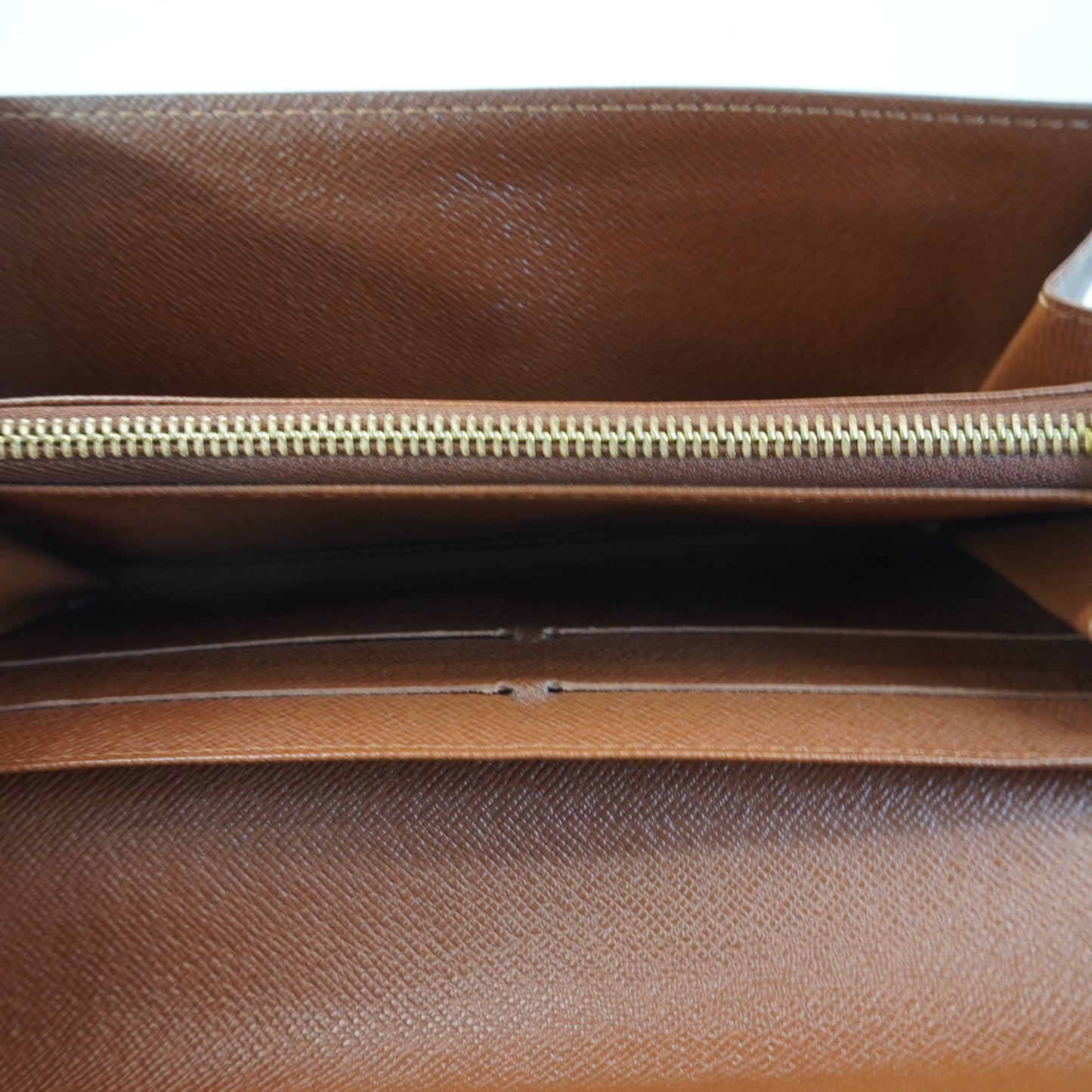 Louis Vuitton	Wallet