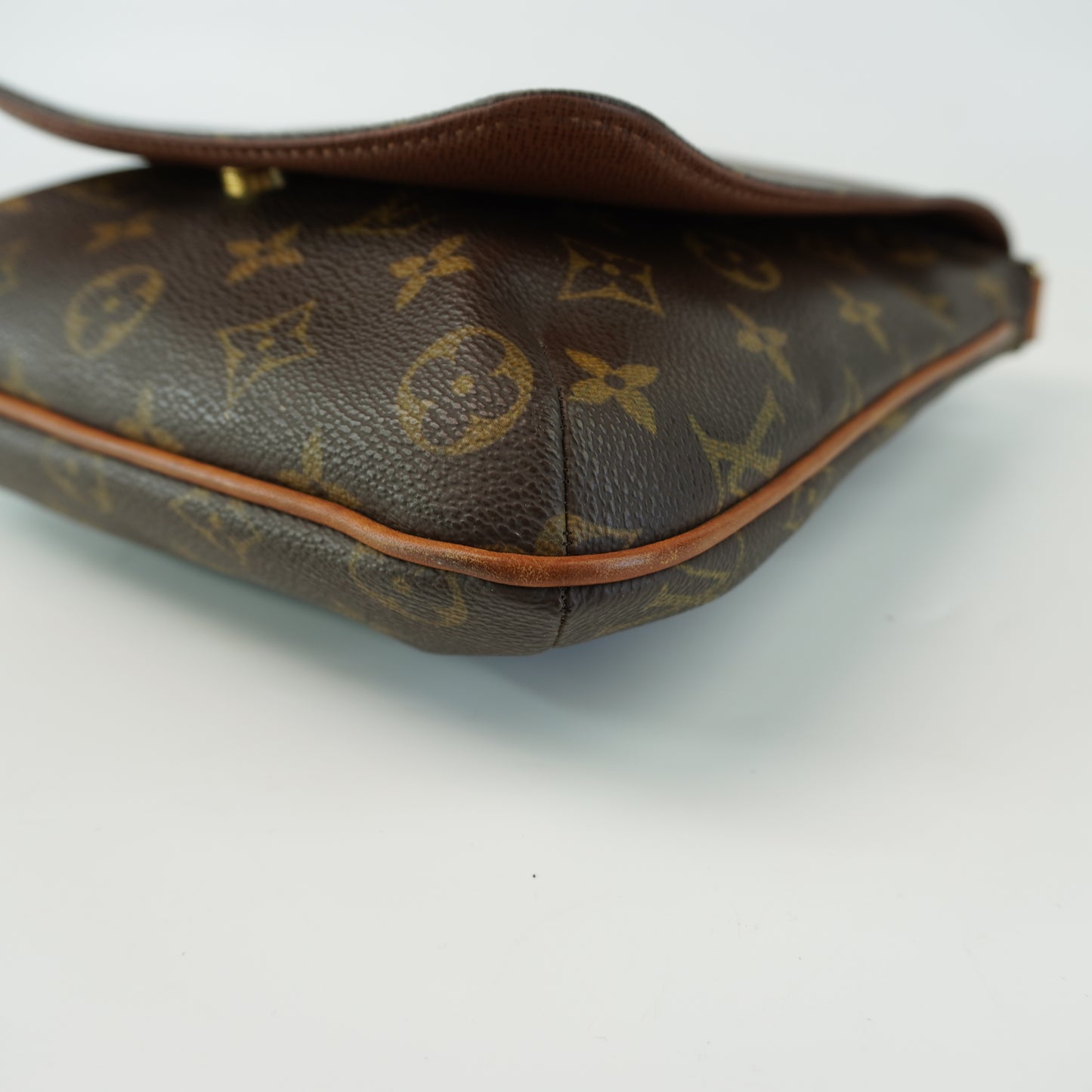 Louis Vuitton	Monogram Mussette