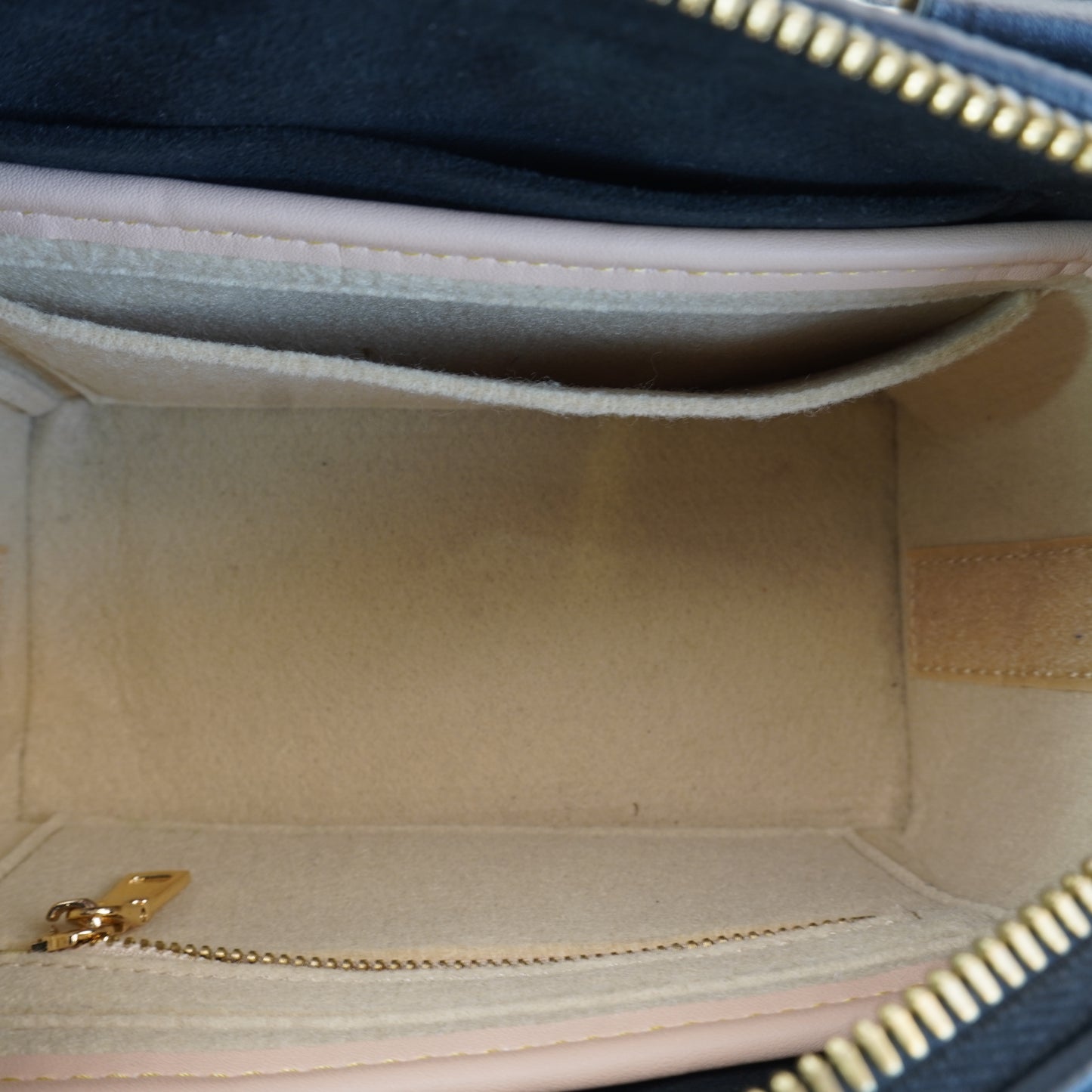 Louis Vuitton	Speedy Bandouliere 20 Black