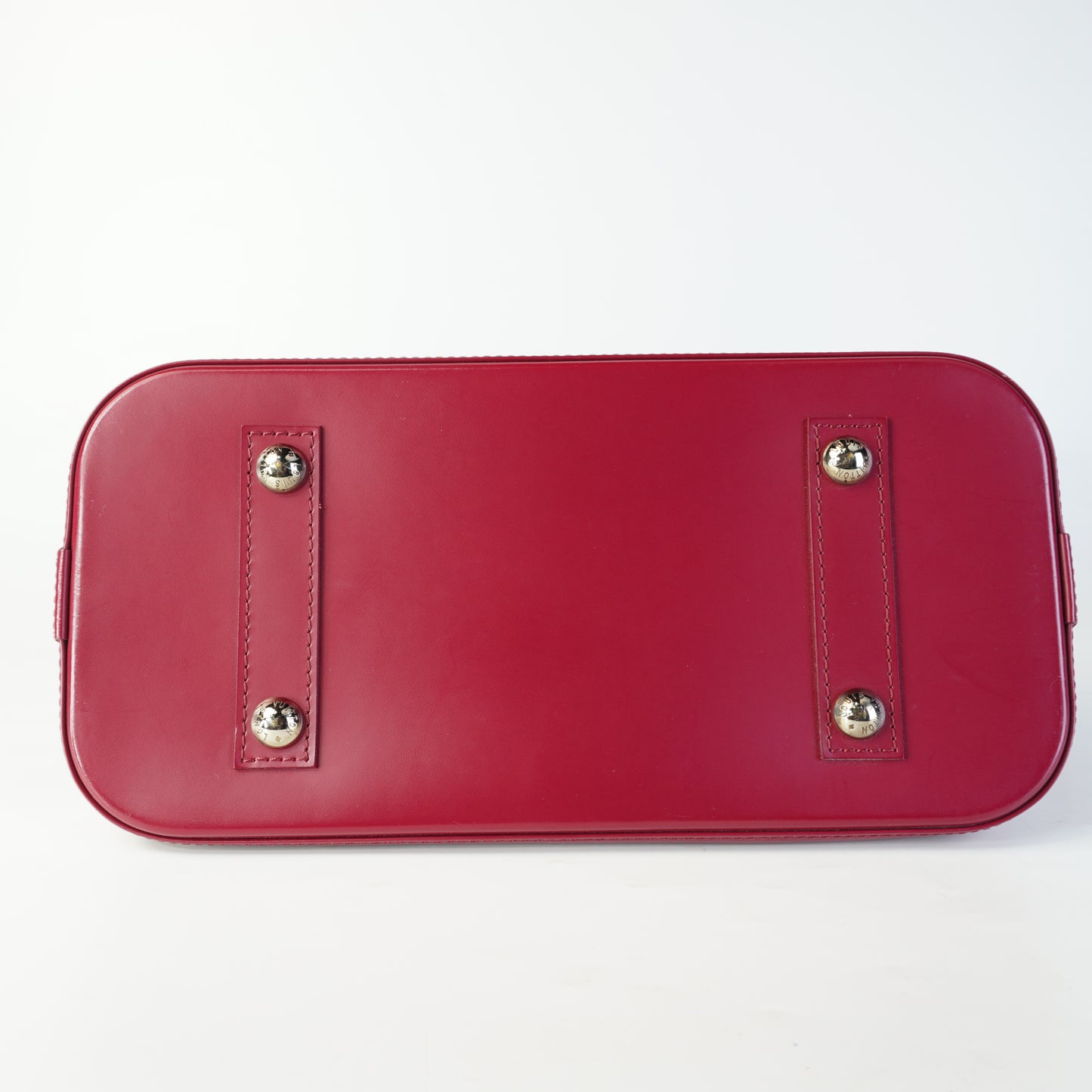 Louis Vuitton	Alma Handbag Epi Leather Burgundy