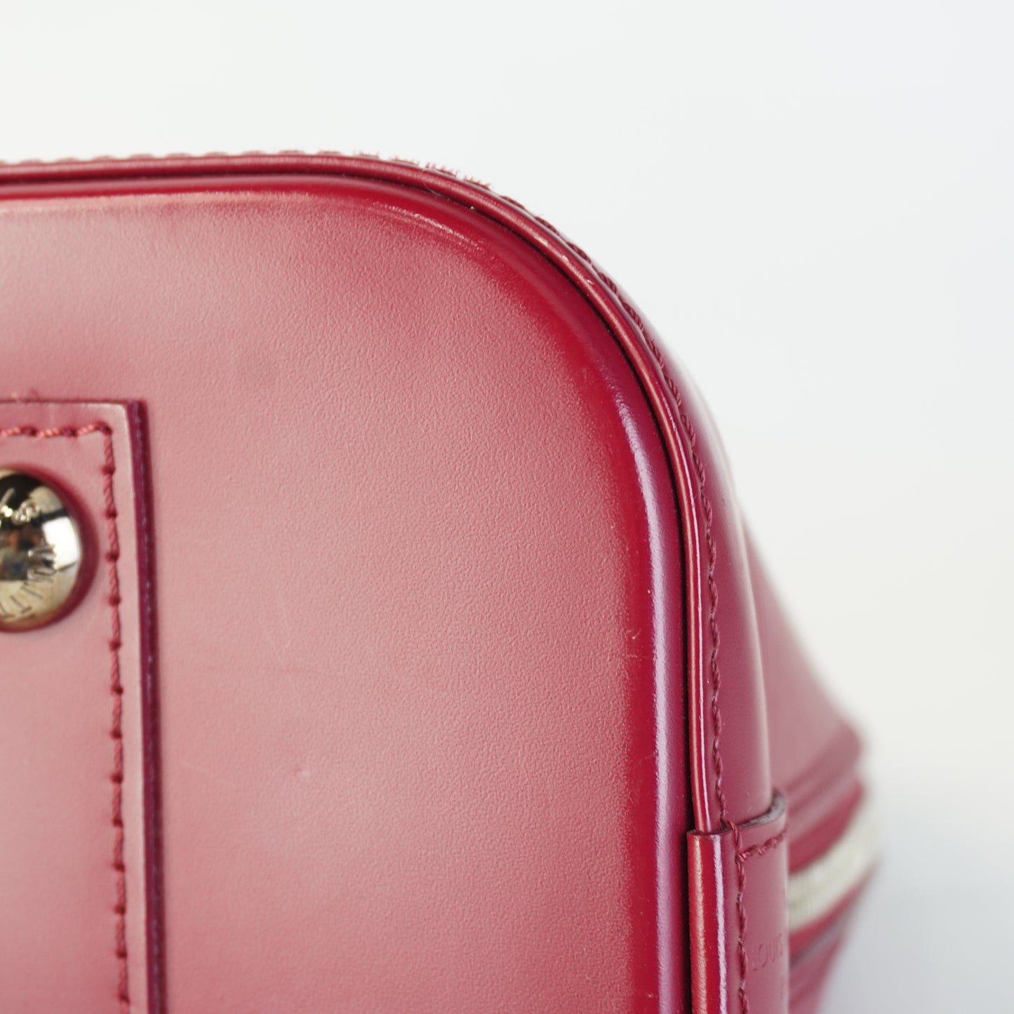 Louis Vuitton	Alma Handbag Epi Leather Burgundy