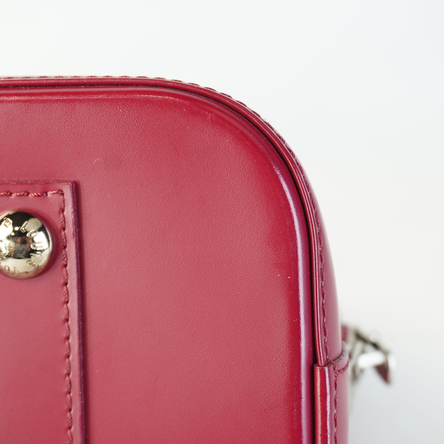Louis Vuitton	Alma Handbag Epi Leather Burgundy