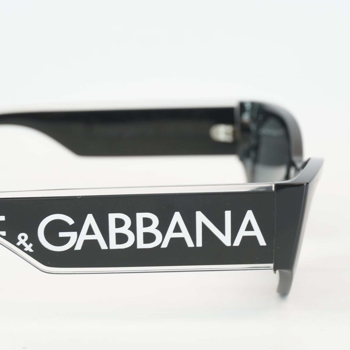 Dolce&Gabanna	Classic Black Cat-Eye