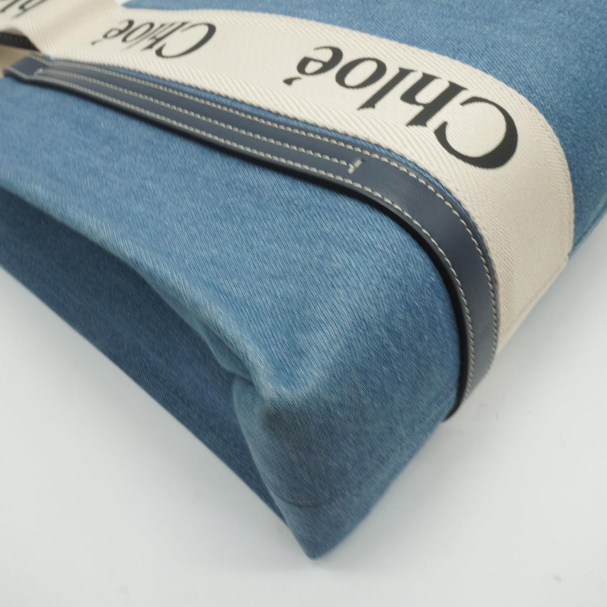 Chloe	Woody Denim Tote Bag Medium
