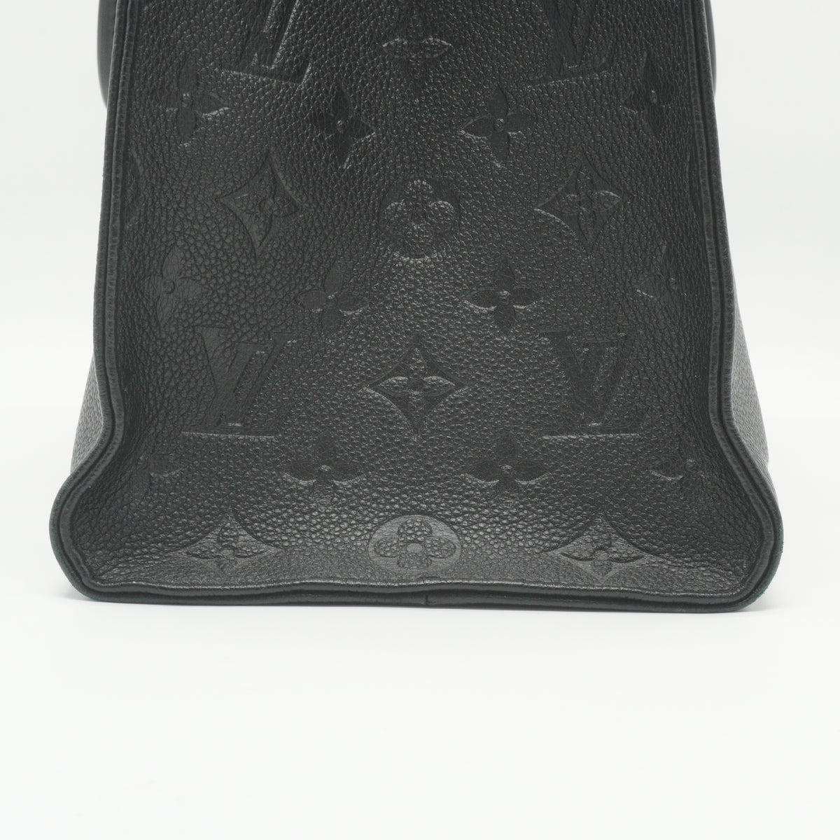 Louis Vuitton	On The Go MM Monogram Empreinte Black GHW