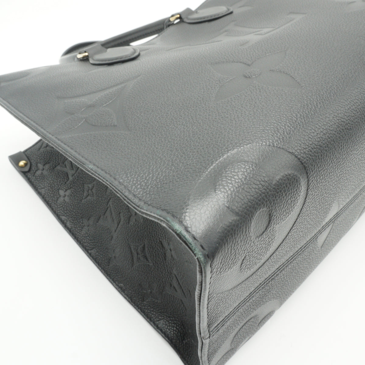 Louis Vuitton	On The Go MM Monogram Empreinte Black GHW