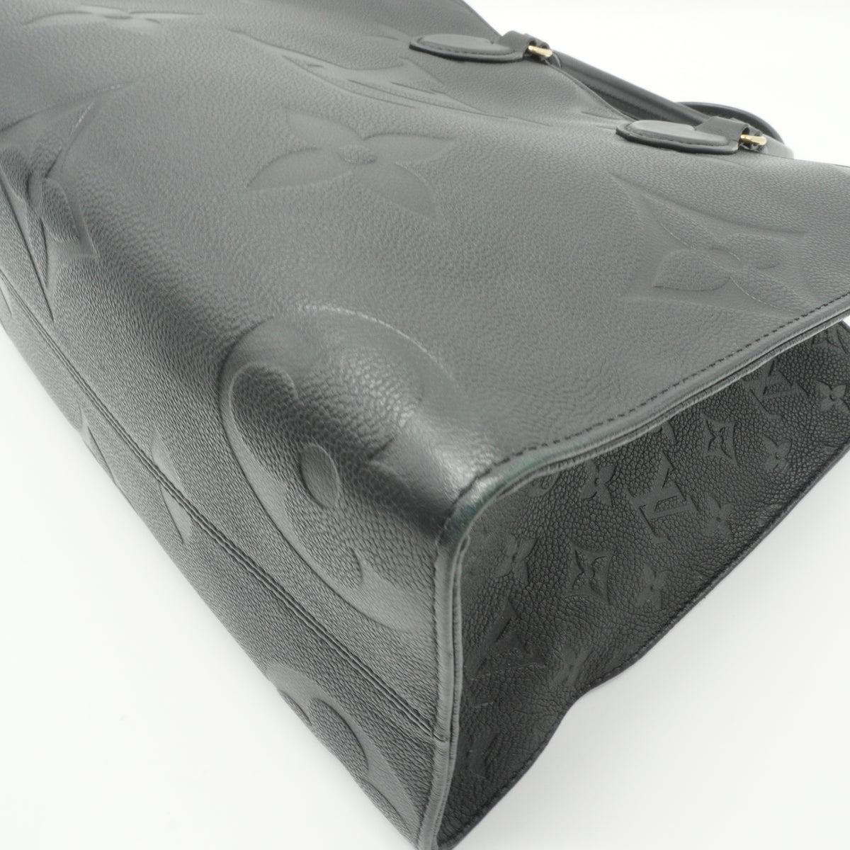 Louis Vuitton	On The Go MM Monogram Empreinte Black GHW