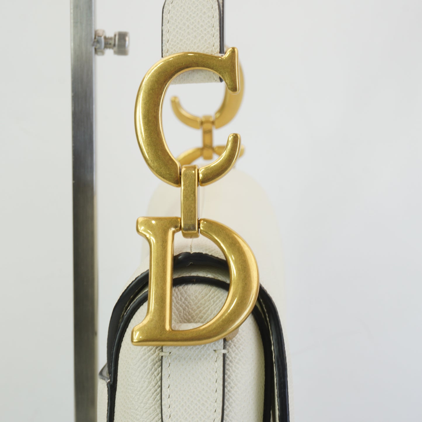 Dior	Saddle White Medium GHW